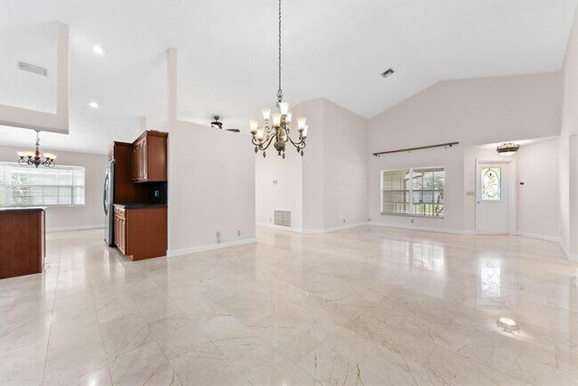 Building Photo - 5333 Pine Cir