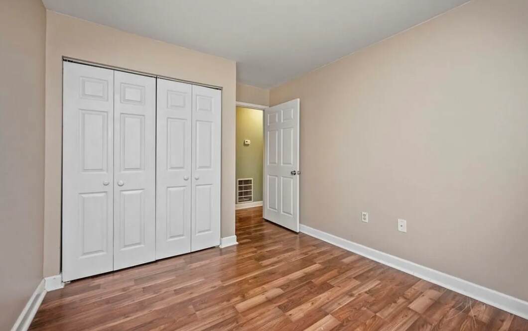 Building Photo - 205 Simpson Ave