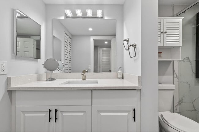 Building Photo - 492 Piedmont Ct