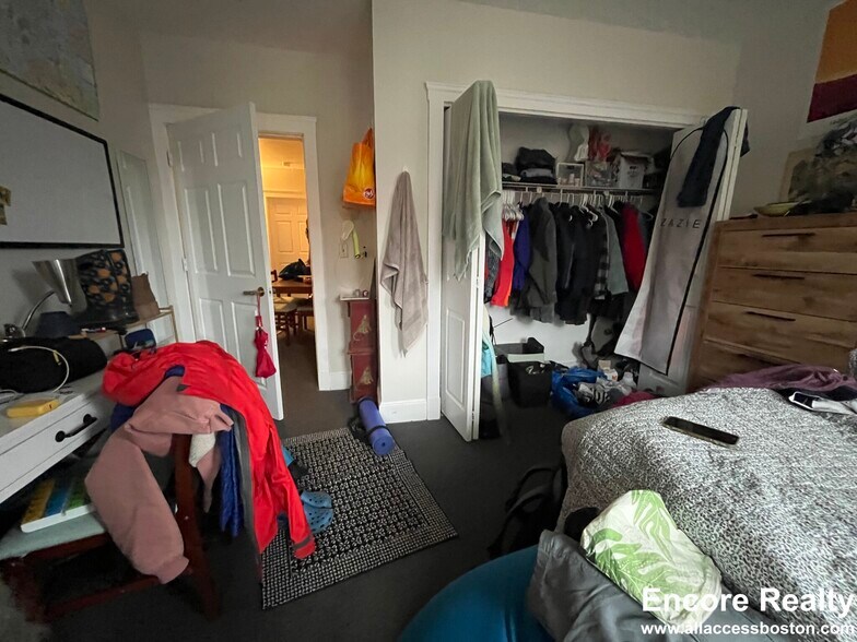 Building Photo - 16 Aberdeen St