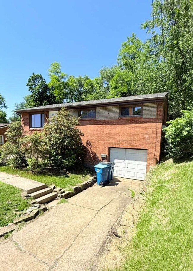Building Photo - Fabulous 3 bed 1 bath House in Penn Hills