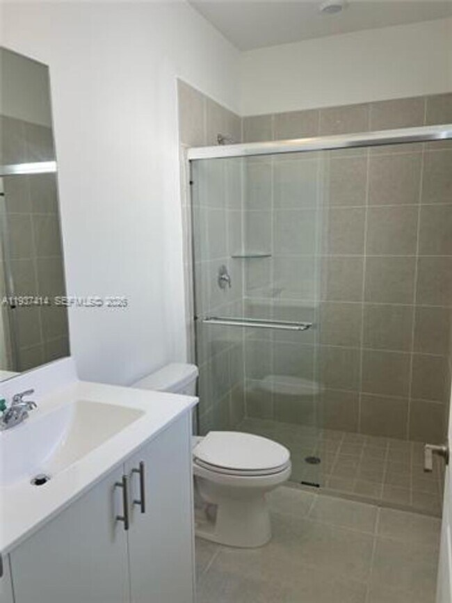 Building Photo - 2422 SE 30th St