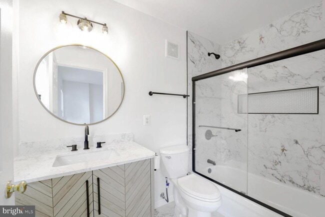 Building Photo - 2737 Manhattan Pl