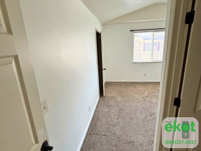 Building Photo - 8176 N Cedar Springs Rd