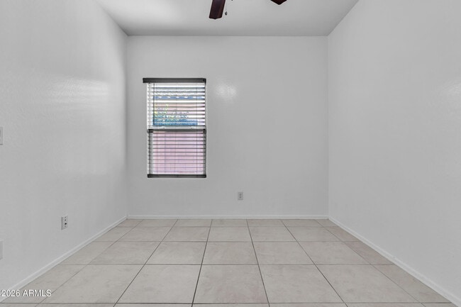 Building Photo - 2354 E Bellerive Dr