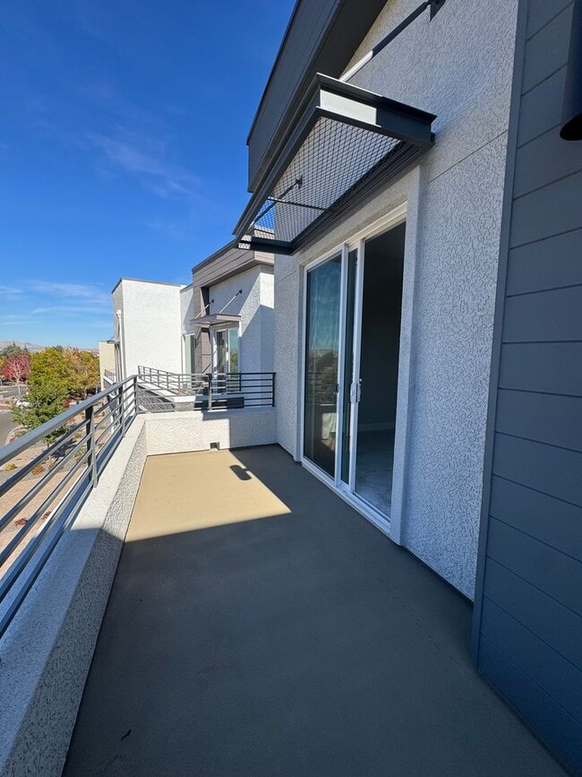 Building Photo - 1521 Golf Club Dr