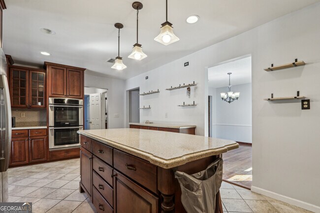 Building Photo - 325 White Oak Pl