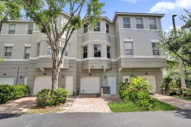 Building Photo - 3911 Shoma Dr