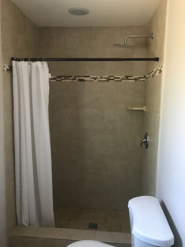 Building Photo - 14993 Yucca Ave