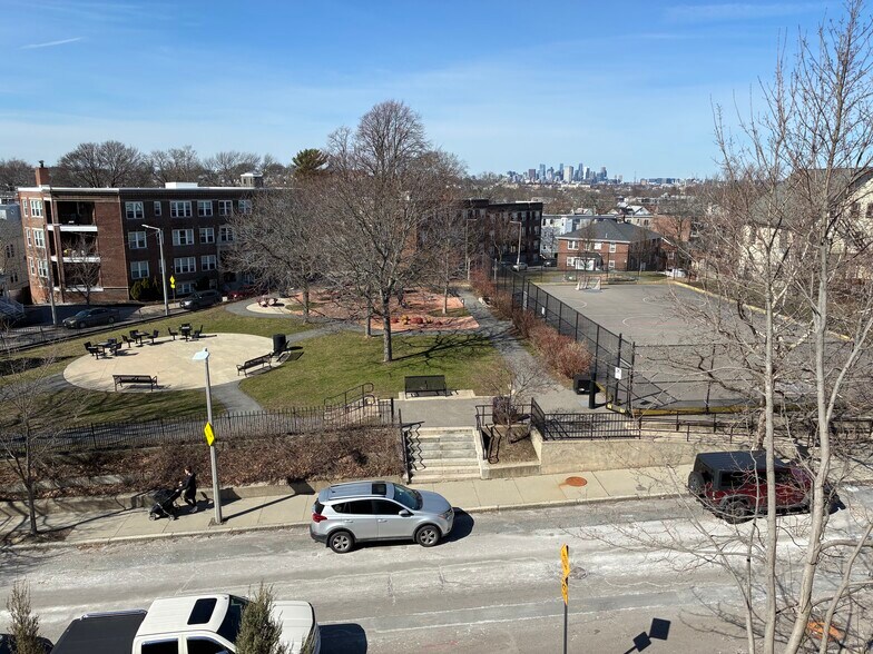 Building Photo - 77 King St