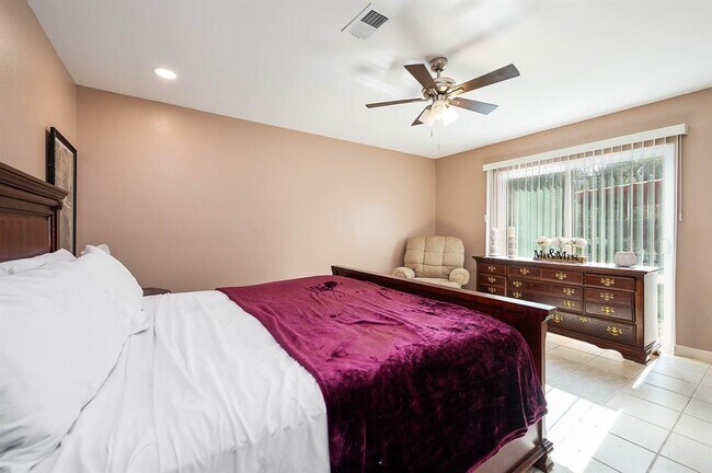 Building Photo - 22206 Meadowrock Dr