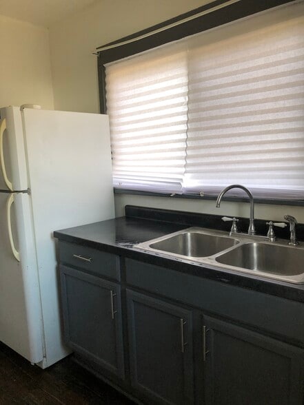 kitchen - 1629 Michigan st