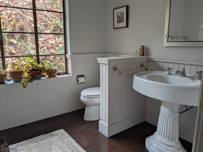 Building Photo - 445 Miller Park Rd