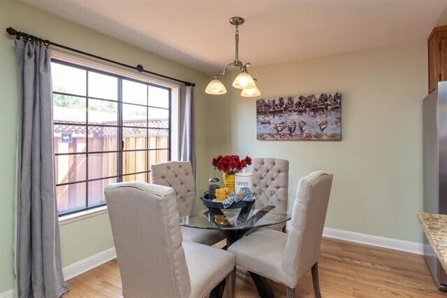 Building Photo - End unit in quiet Campbell location!