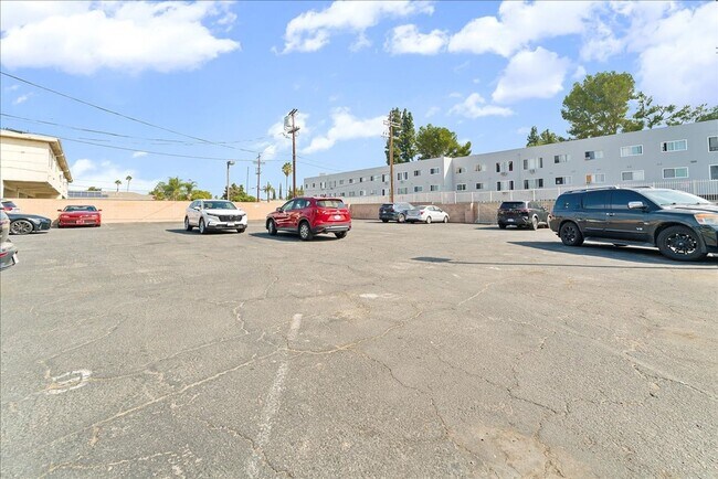 Building Photo - 6110 Cahuenga Blvd