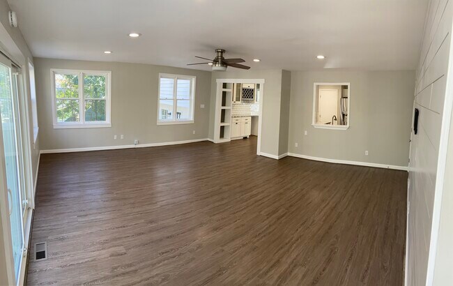 Building Photo - 1124 Theresa Ct