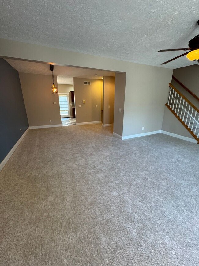 Building Photo - 2 Bed 2 full and 2 1/2 Bath- Imperial PA