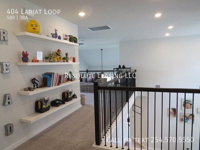 Building Photo - 404 Lariat Lp