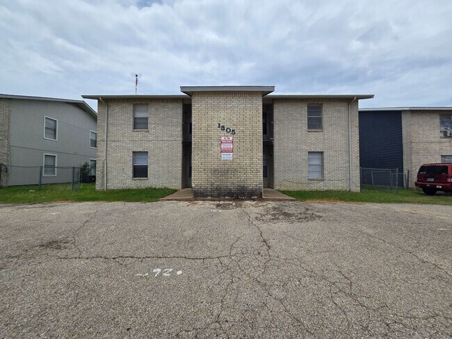 Primary Photo - SECTION 8 ACCEPTED - WATER INCLUDED - AVAI...