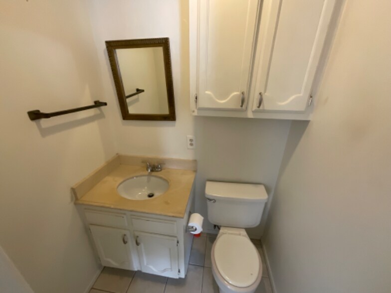 Building Photo - 4715 Catalina Dr