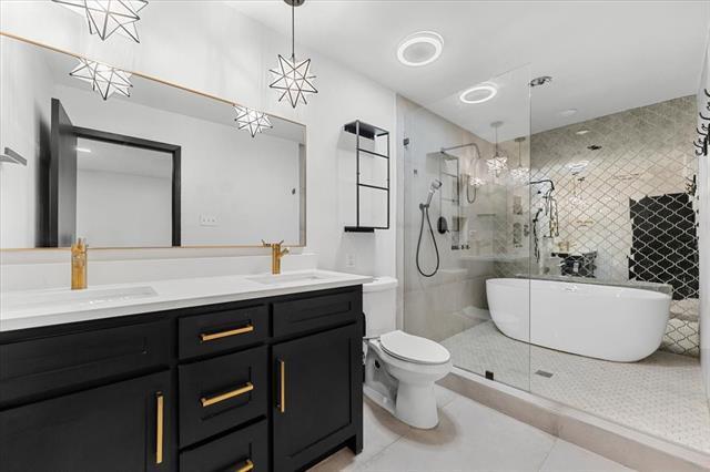 Building Photo - 11238 Webb Chapel Ct