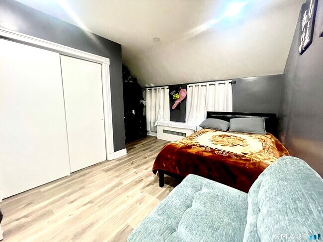 Building Photo - 368 Lakewood Rd