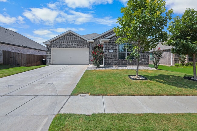 Building Photo - 1437 Lakeview Dr