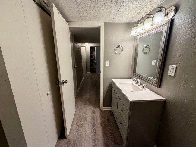 Building Photo - Modern Comforts Await: Spacious Rental with 2-Car Garage, Private Office, and Finished Basement w...