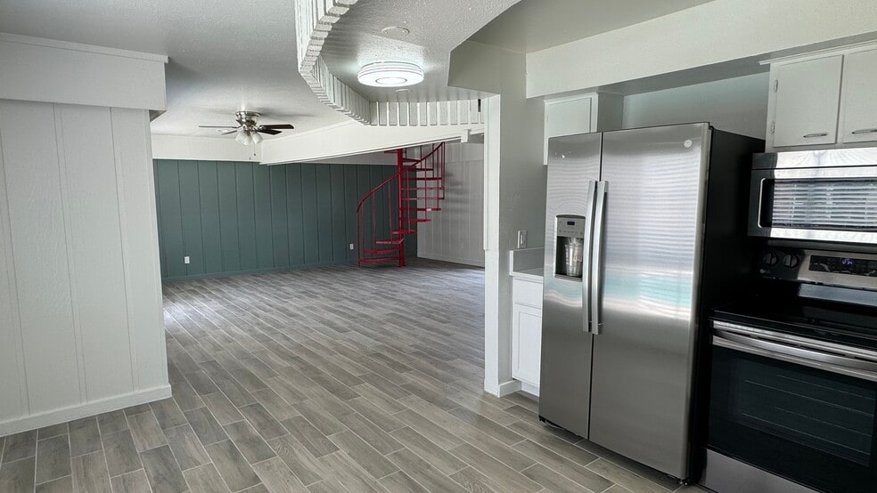 Building Photo - 8063 Meadow Rd