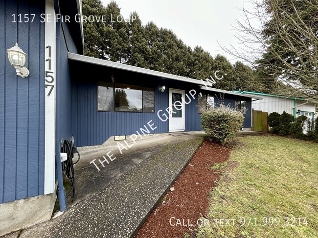 Building Photo - Three Bedrooms in Hillsboro!