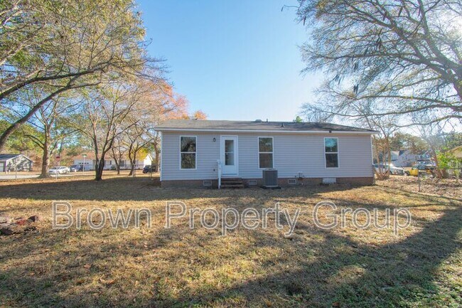 Building Photo - 3196 Petunia Ave