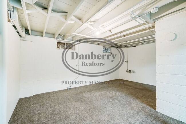 Building Photo - 347 Darrow Ave