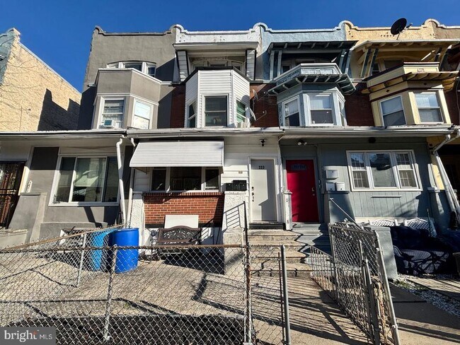 Building Photo - 223 S 49th St