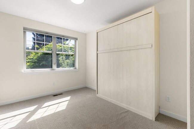 Building Photo - 25 NE Lombard St