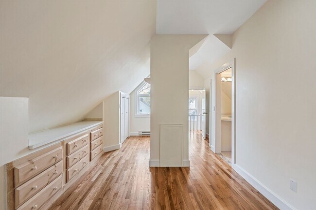 Building Photo - 8 Worcester St