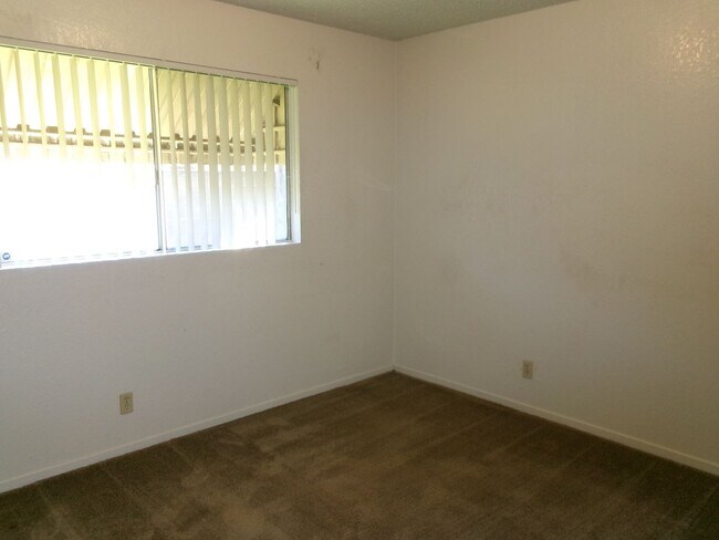 Building Photo - 3140