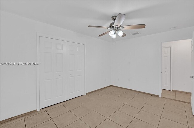 Building Photo - 2747 SW 17th St