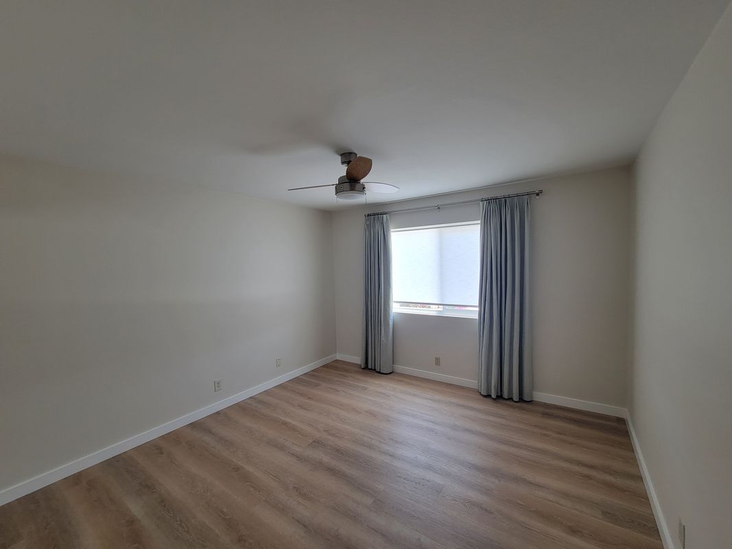 Building Photo - 11 Meadowsweet