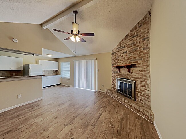 Building Photo - 2606 Elm Hollow St