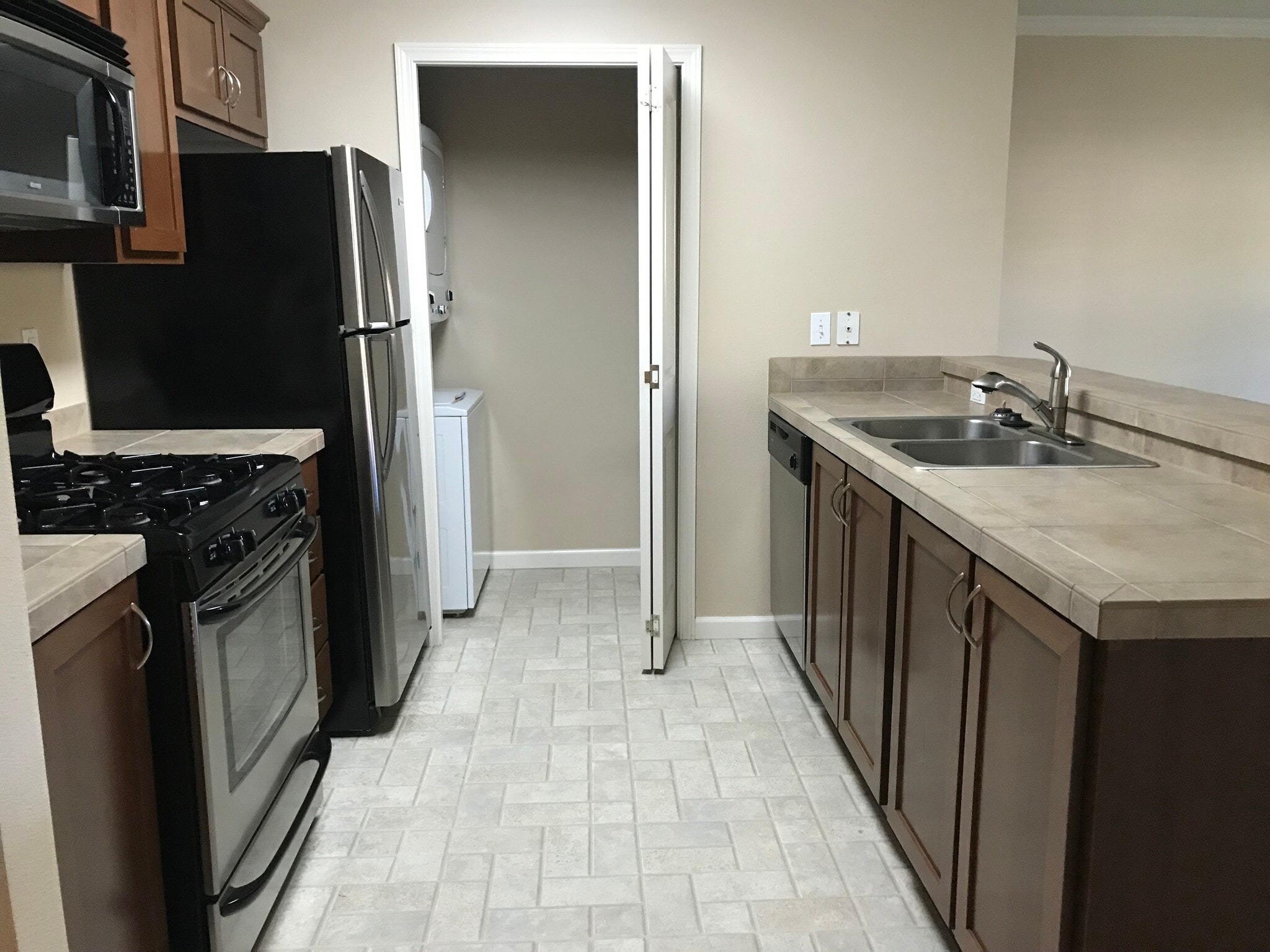 Kitchen and Pantry view from Foyer - 15054 NW Central Dr
