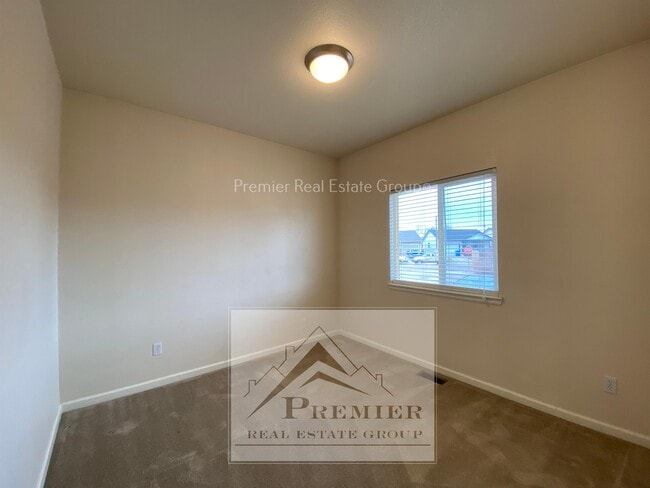 Building Photo - 9385 Trailside View