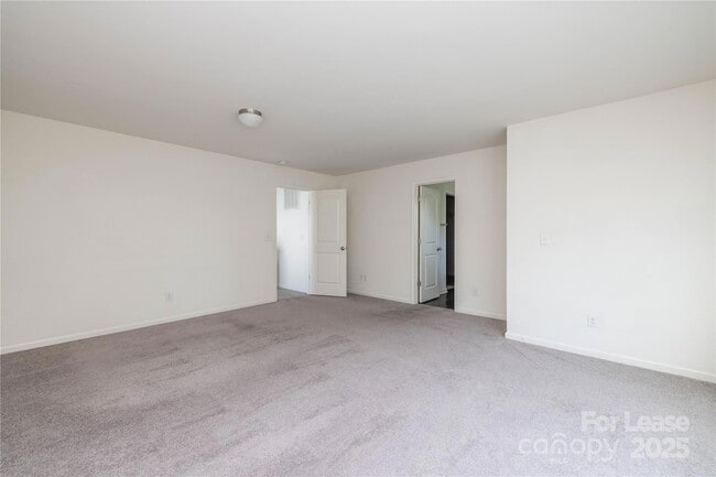 Building Photo - 710 Yorkshire Dr