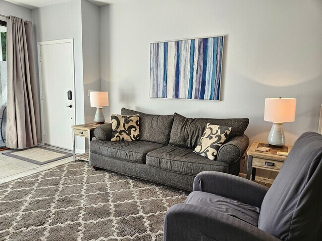 Building Photo - Seasonal Short-term 2 Bedroom 2 Bathroom Condo located on Venice Island with beach access!