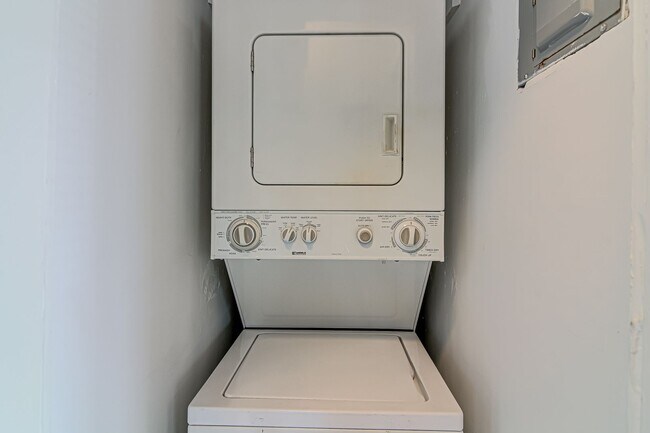 Building Photo - Adorable Duplex Off N Josephine Boyd - Ful...