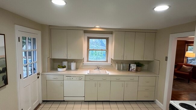 Building Photo - 159 Payson Rd