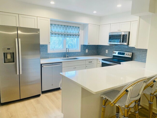 Building Photo - Winter Rental in Pine Knoll Shores