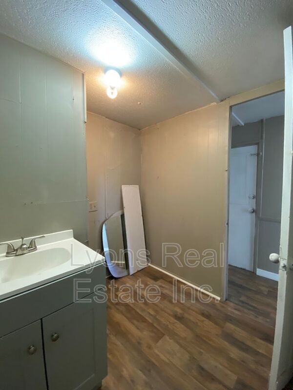 Building Photo - 4900 Tice St