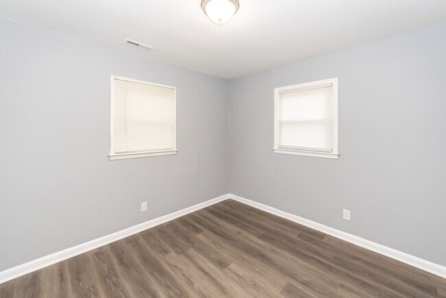 Building Photo - 3 Bedroom, 1 Bathroom Home in Waylyn Subdivision - North Charleston