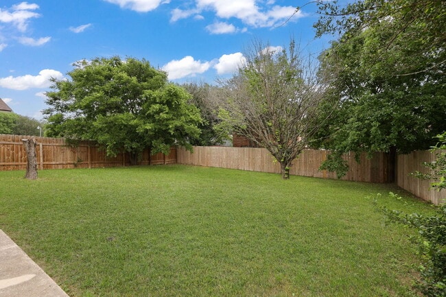 Building Photo - Spacious 3-Bedroom Home with Game Room and...