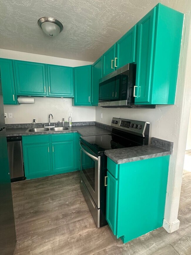 Building Photo - GORGEOUS West Valley Home!!!